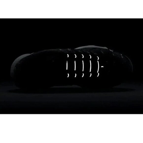 Nike AIR MAX PLUS Women's Running Shoes BLACK WHITE DM2362-001 Size 9 Men's 7.5 - Picture 16 of 16